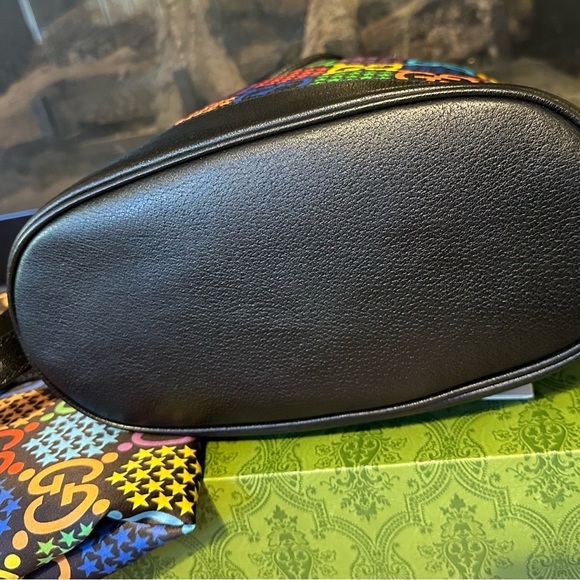 Gucci Supreme monogram Psychedelic bucket bag - Picture 4 of 13